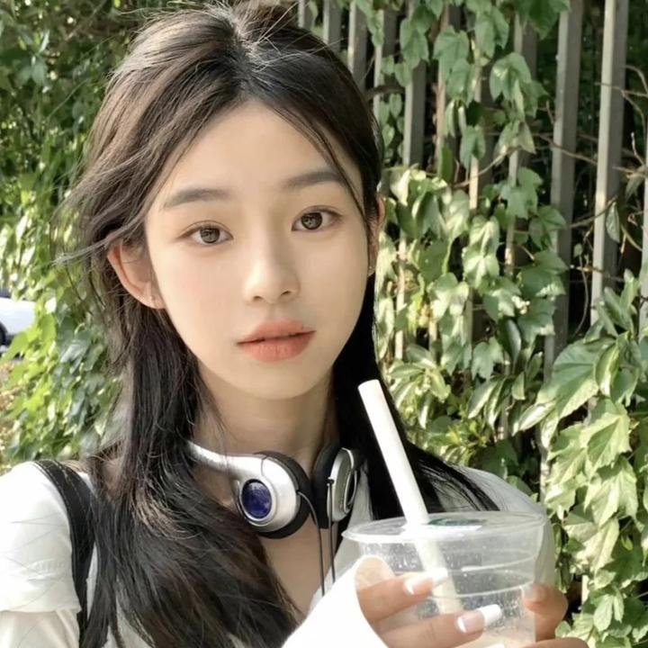 恋综女嘉宾后台发生口角，现场观众起哄，长达一周持续发酵